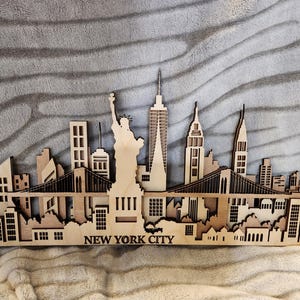 Multilayer Wandkunst, New York City Skyline Laser Cut, Einzigartiges Housewarming Geschenk, Modernes Stadtbild Wohnkultur, NYC Kunststück Layered Design