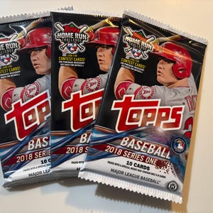 3 confezioni da una nuova scatola di hobby di baseball Topps Series 1 del 2018