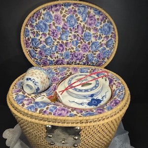 Vintage Chinese Jingdezhen Large Rice Eyes Porcelain Set, Flower Motif Blue White Teapot & Cups with Basket – Hand Painted Porcelain Tea Set