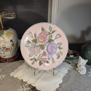 chinese 1970s Hand-Painted Porcelain Floral Plate – Pink Background with Roses Asian Oriental art decor