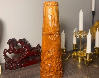 Jarrón vintage de teca tallado a mano de 30 cm de alto – Decoración tailandesa ornamentada – Arte asiático tallado en madera