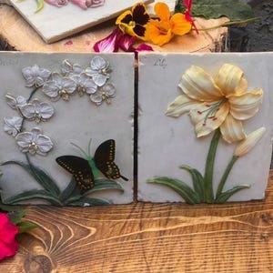 Vintage 3D Keramik Blumenwandschilder: Orchidee & Lilie