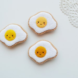 Felt Egg Brooch, Sunny Side Up Egg Pin, Fried Egg Felt Brooch, Wearable Food Brooch, Kawaii Pin Accessory