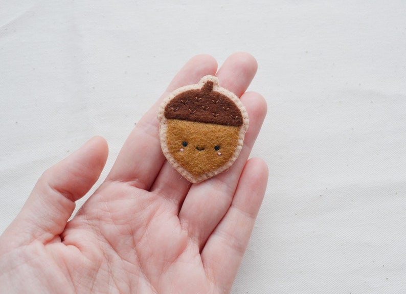 Acorn Felt Brooch, Oak Leaf Felt Brooch, Kawaii Acorn Pin, Kawaii Oak Leaf Brooch, Autumn Pin, Fall Brooch, Nature Lover Felt Pin image 3