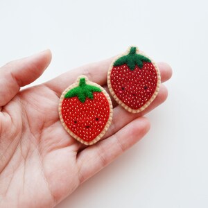 Strawberry Brooch, Fruit Brooch, Kawaii Strawberry Pin, Wearable Food Felt Brooch, Vegan Brooch image 2