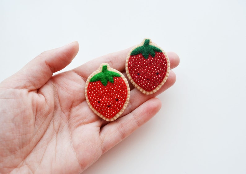 Strawberry Brooch, Fruit Brooch, Kawaii Strawberry Pin, Wearable Food Felt Brooch, Vegan Brooch image 2