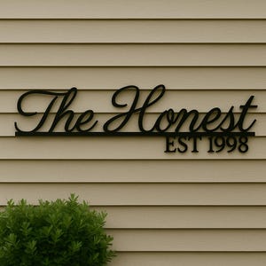 Metalowy szyld z nazwiskiem | Spersonalizowana metalowa dekoracja ścienna | Elegancka tabliczka z nazwiskiem i wyjątkowy prezent na parapetówkę lub rocznicę