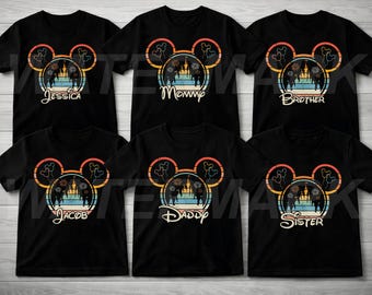 Maglietta Disney personalizzata con nome per la famiglia, maglietta personalizzata per il viaggio a Disney, maglietta per le vacanze in famiglia a Disneyland, magliette per il viaggio a Disneyworld, maglietta di compleanno a tema Disney