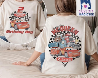 Koszulka urodzinowa dla całej rodziny z motywem Disney Cars, koszulka z imieniem i nazwiskiem w stylu retro Disneyland Lightning McQueen, wycieczka dla dzieci do Disneylandu, rodzinne wakacje z motywem Auta, Kraina Auta
