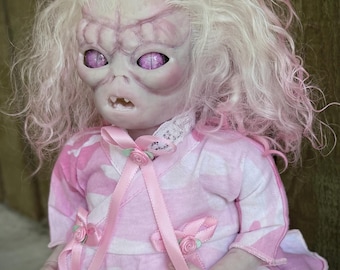 Pre-Owned Alien Reborn Doll Iskadar by Jade Warner Pink Rooted Fantasy Snake Reptile Micro-Preemie