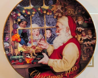 Plato navideño vintage Avon Fine Collectibles "El toque amoroso de Papá Noel" de 1996, oro de 22 quilates, nuevo en caja.