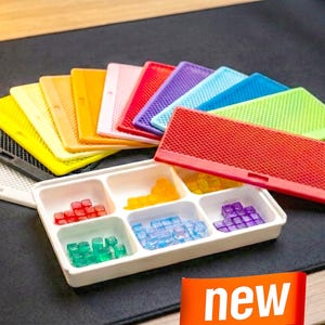 モジュラーボードゲームトークントレイ（蓋付き）、色分けオーガナイザー