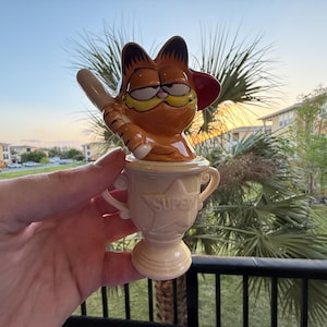 Retro 1981 Garfield Baseball Trophy by Enesco – Rare 80s Ceramic Figurine!
