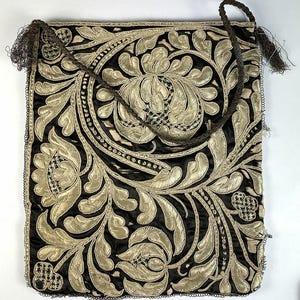 Sac, sac à main ancien du XVIIIe siècle en velours de soie et brodé à la main