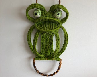 Macrame Handmade Wall Hanging / Vintage Frog Wall Art / Kitchen Bathroom Towel Holder / Clay Pottery / Vintage Home Decor / Macrame Animal