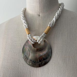Vintage 80er Jahre Halskette / Großer She’ll Anhänger / Glasperlen und Holzperlen / Abalone Muschel / Vintage Schmuck Zubehör