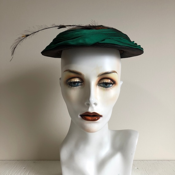 Unique Vintage Hat / Green Fascinator / Feather De