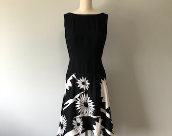 Black and White Dress / Floral Patterned Skirt / 60s Day Dress / Flower Power / Vintage Pin Up Rockabilly / Summer Vacation Dress / Gift