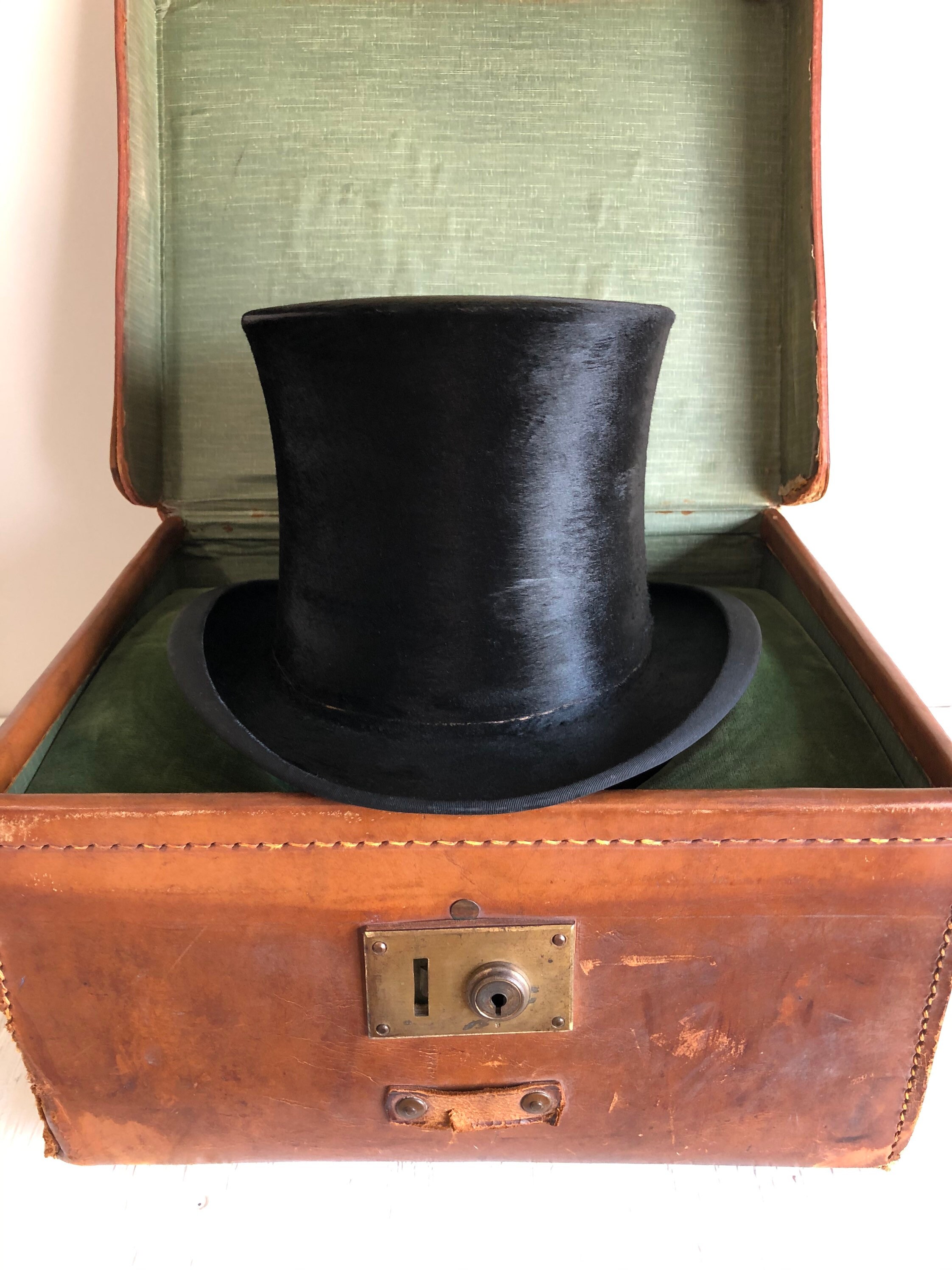 Antique Travel Case / Top Hat / Vintage Hats / Black Beaver Top Hat / Festival Tall Hat / Vintage Wedding Accessory / Men's Hats / Gifts