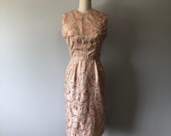 Stunning Vintage Wiggle Dress / Peach Colored Evening Dress / Soft Gold Metallic Fabric / Rockabilly Dress / Pin Up / Vintage Wedding