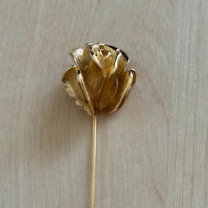 Beautiful Gold Rose Pin / Vintage Brooch Pin / Rockabilly Pin Up Jewelry / Mid Century Accessories/ Vintage Wedding Jewelry / Dress Hat Pin
