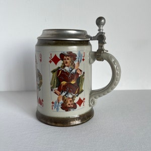 vintage Drinking Stein / Jack Queen King Ace / Cartes Images / Couvercle d’argent / Cadeau unique / Oktoberfest Beer Mug Cartes à jouer Mug