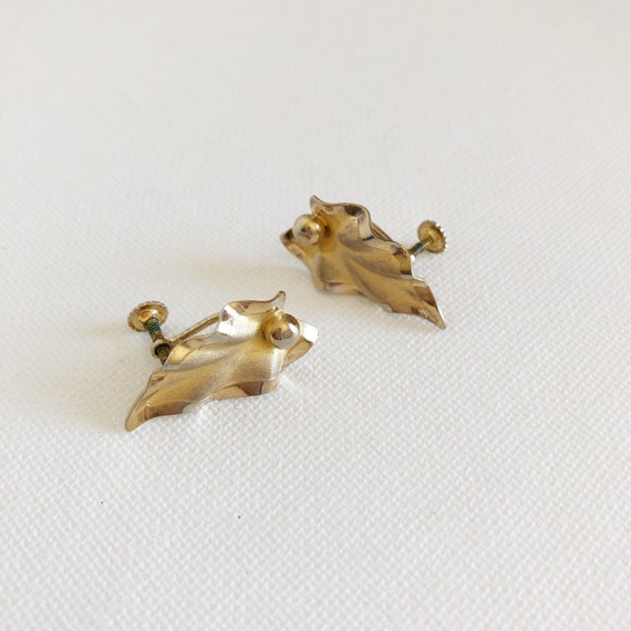 Beautiful Gold Leaf Earrings / 60s Vintage Jewelry