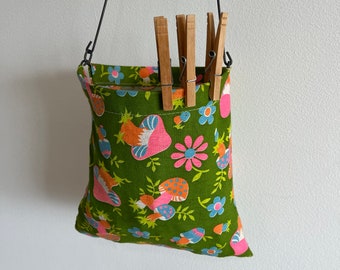 Clothespin Mushroom Bag / Psychedelic Neon Laundry Bag / Floral Mushroom Pattern / Wood Clothes Pegs / Outside Bag For Clothesline / Vintage