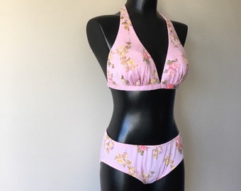 Zweiteiliger Bikini Daffy Kalifornien / 60er Jahre Vintage Badeanzug / Rosa Frühling Sommer Bademode / Florales Muster / Pinup / Rockabilly