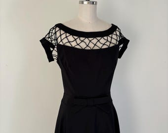Vintage zwarte rockabilly-jurk: kraag met gaas, feestcocktailstijl