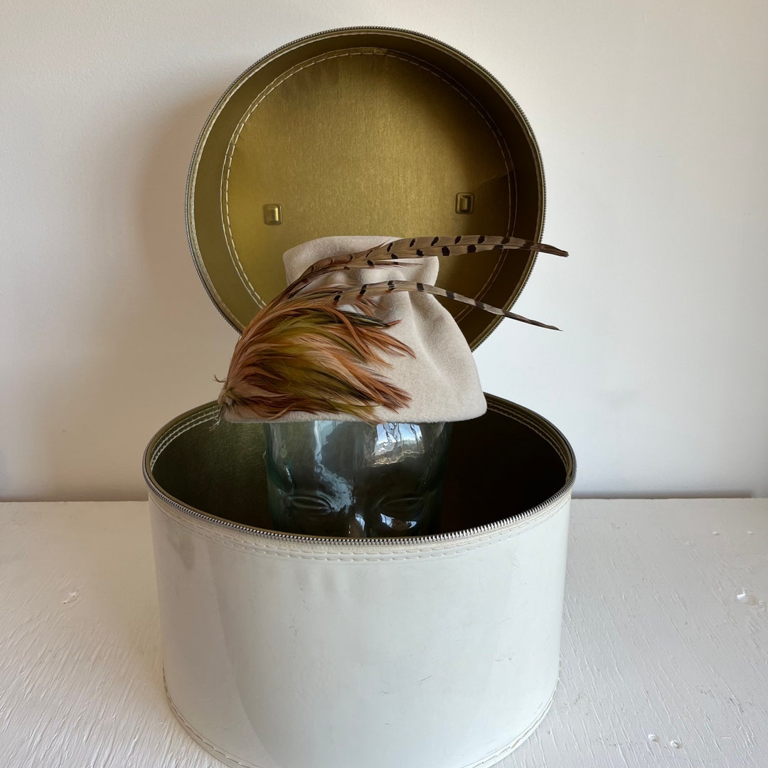 60s Vintage Cream Patent Leather Hat Case, Pin up Travel Luggage
