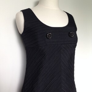 Entzückende Vintage 60er Jahre Mod Urlaub Silvester Abendkleid mit detaillierten Perlen Knöpfe