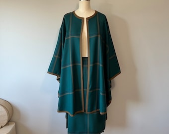 Forest Green Cape / Matching Tartan Skirt / Vintage 70s Fall Outfit / Cape Jacket Coat / Paid Vintage Cape / 70s Classy Wear / Gifts