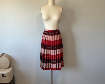 Vintage Tweed Skirt / Red White Black / Tartan Vintage Skirt / Fall Vintage Skirt / Gifts / Scottish Lady Day Wear / 70s Traditional Skirt