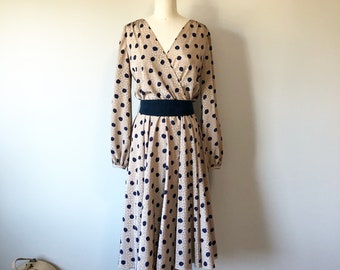 Abito a pois anni '70, beige e blu navy, cintura staccabile, taglia S/M