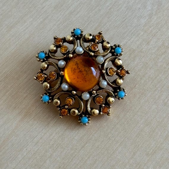 Vintage Amber Glass Brooch: Gold Metal Pin up Style Canada
