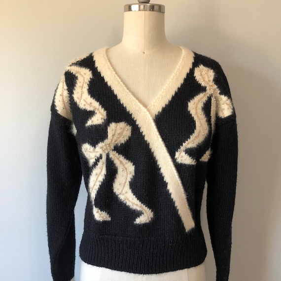 Black Vintage 80s Sweater / Cream Bow Detailing /