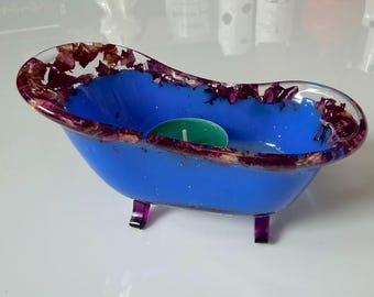 La bañera de resina con diseño floral es divertida, práctica y totalmente única.