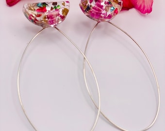 Pendientes de aro de plata de ley con resina y flores naturales