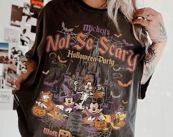 Vintage Mickey nicht so beängstigend Halloween Party 2025 alle Charaktere Skelett Shirt, Disney Halloween Shirt, 2025 Halloween Disney Familie Shirt