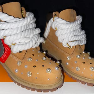 Custom Bling Timberland Boots | Pearl & Crystal Rope Lace Timbs | Women’s Designer Inspired Boots | Handmade Luxury Footwear bild 4