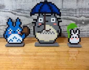 Exhibición familiar de Totoro con cuentas de Perler: Arte de píxeles de Studio Ghibli