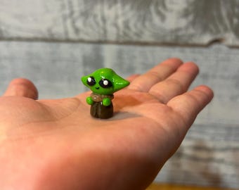 Handgemachte Polymer Clay Miniatur Kawaii Grogu Figur. Star Wars / Mandalorianisches inspiriert.