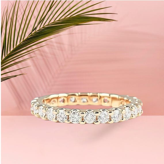 Anillo de eternidad con diamantes redondos de 2,3 mm y garra en