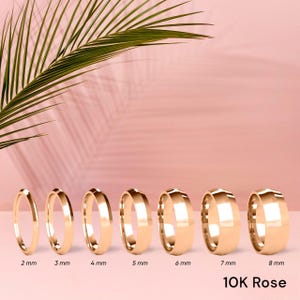 Puede incluir: Siete alianzas de oro de diferentes anchos, que van de 2 mm a 8 mm. Las alianzas son todas de oro rosa de 10 quilates.