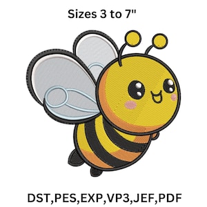 Op de afbeelding: Een cartoon borduurontwerp van een bij in geel en zwart met een lachend gezicht en vleugels. De tekst "Sizes 3 to 7"" staat boven de bij en "DST, PES, EXP, VP3, JEF, PDF" eronder. Geschikt voor diverse borduurprojecten.