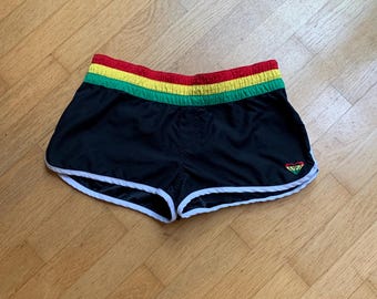 Vintage Y2K Roxy svarta boardshorts storlek 3, Rasta Reggae shorts, Y2K lågmidjade booty shorts