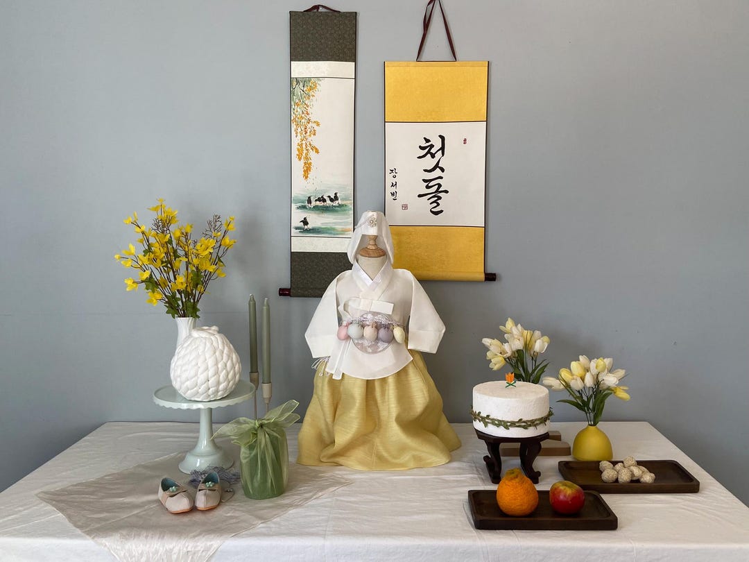 Yellow Dol Yellow Flower Dol Table Rental | Personalized Name Sign | Korean ...