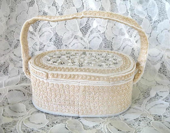 Vintage Beaded Box Purse ~ White & Off White with… - image 3