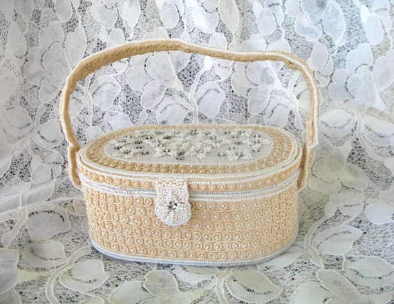 Vintage Beaded Box Purse ~ White & Off White with… - image 1